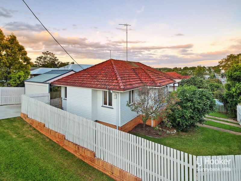 162 Nursery Road, Holland Park West QLD 4121