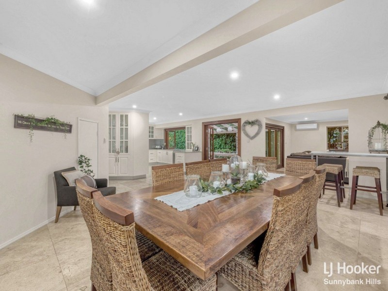 1 Lexington Place, Wishart QLD 4122