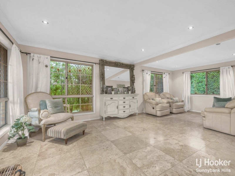 1 Lexington Place, Wishart QLD 4122