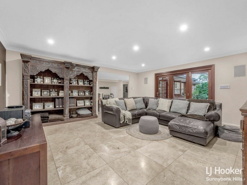 1 Lexington Place, Wishart QLD 4122