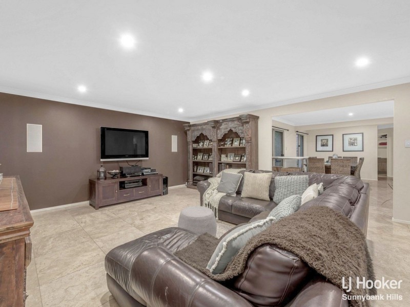 1 Lexington Place, Wishart QLD 4122