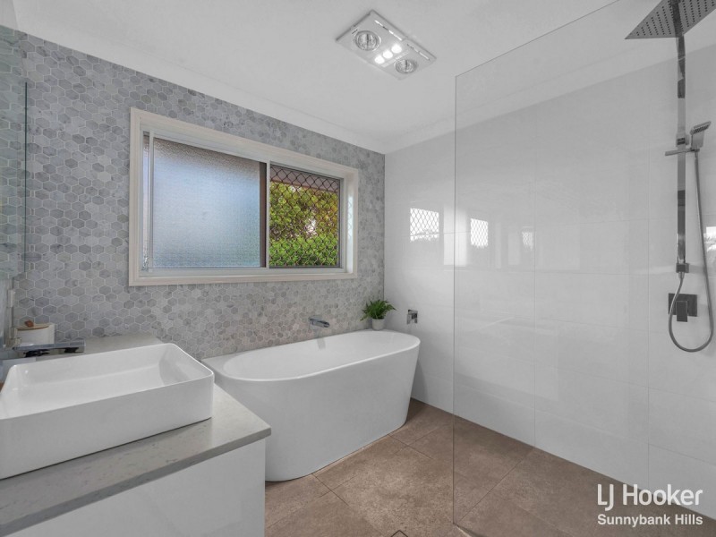 1 Lexington Place, Wishart QLD 4122