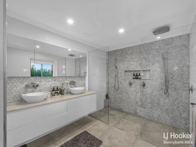 1 Lexington Place, Wishart QLD 4122