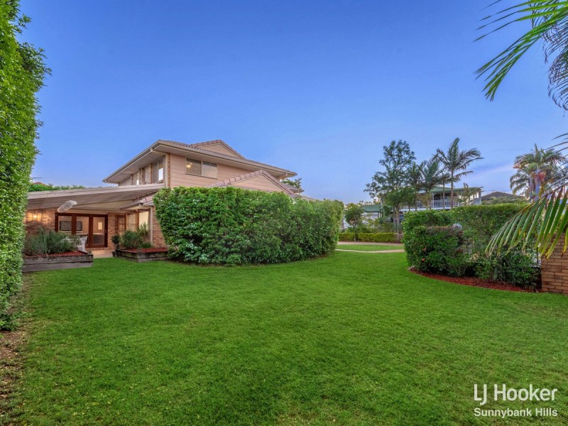 1 Lexington Place, Wishart QLD 4122