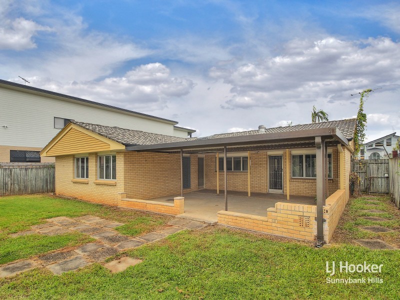 10 Fleetwood Street, Macgregor QLD 4109