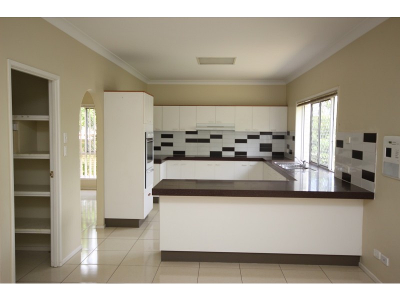 528 Mains Road, Macgregor QLD 4109