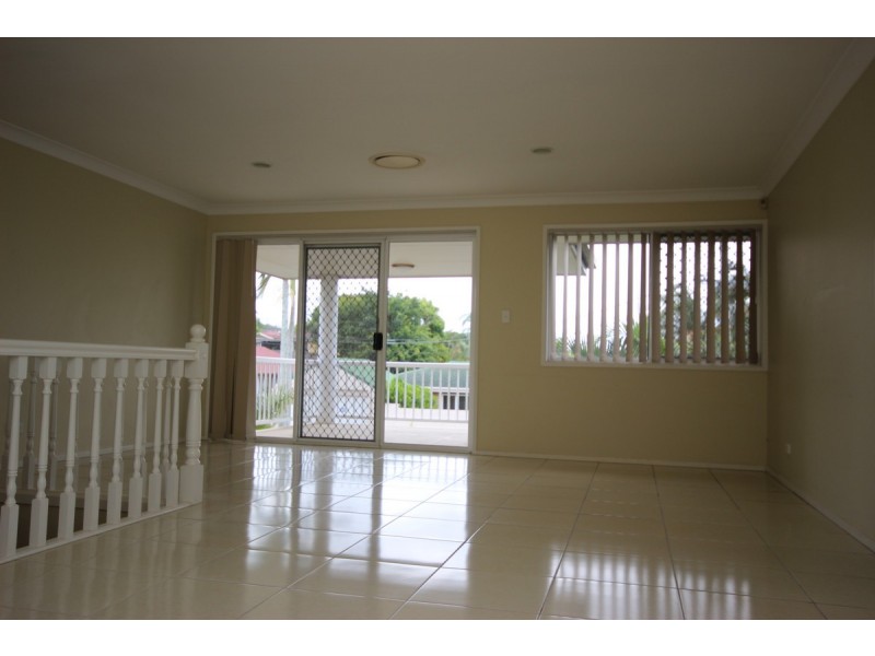 528 Mains Road, Macgregor QLD 4109