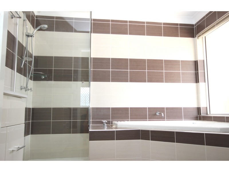 528 Mains Road, Macgregor QLD 4109