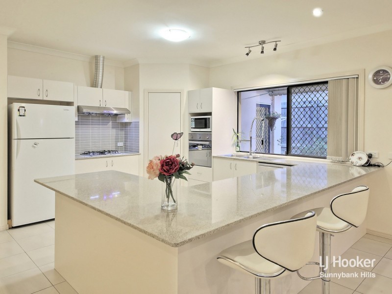 11 Colebrook Crescent, Doolandella QLD 4077