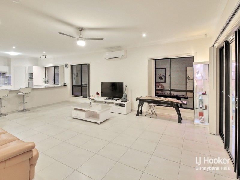 11 Colebrook Crescent, Doolandella QLD 4077