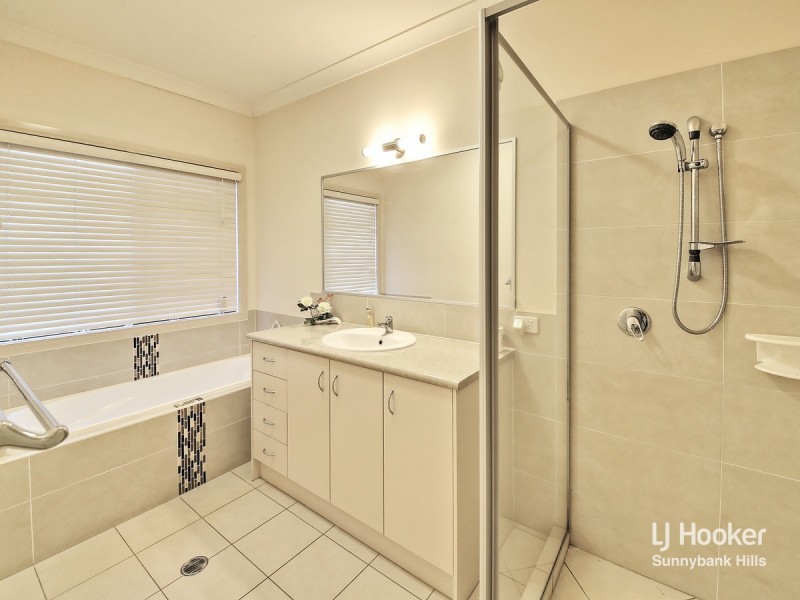 11 Colebrook Crescent, Doolandella QLD 4077