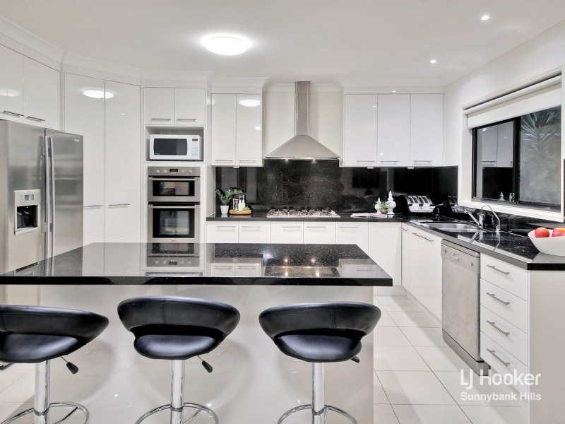 10 Azzure Street, Eight Mile Plains QLD 4113