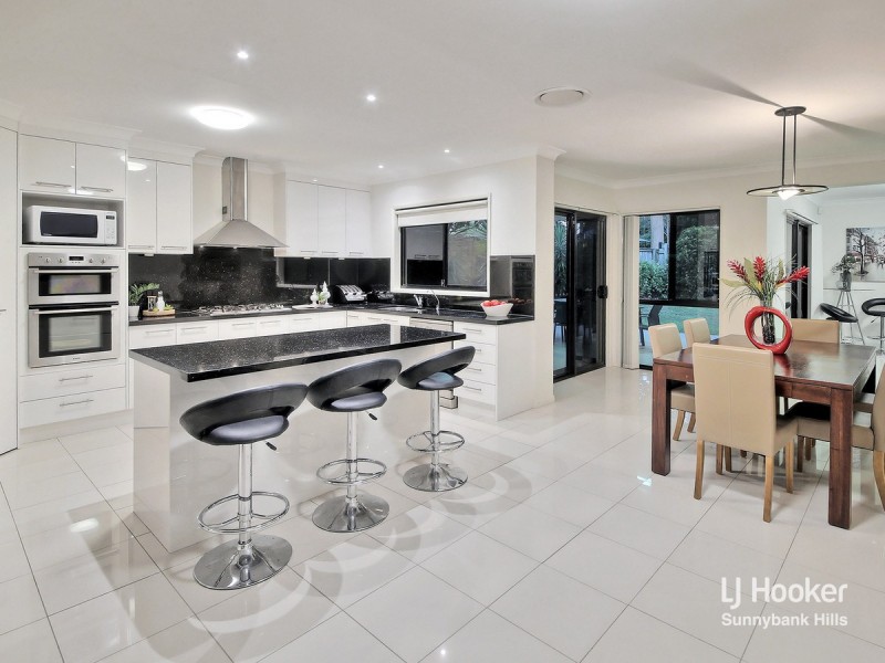 10 Azzure Street, Eight Mile Plains QLD 4113