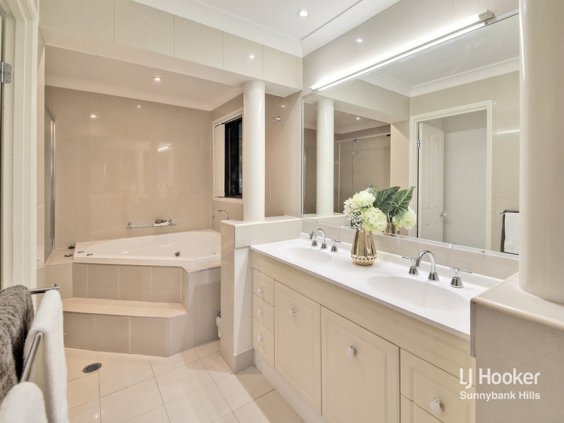 10 Azzure Street, Eight Mile Plains QLD 4113