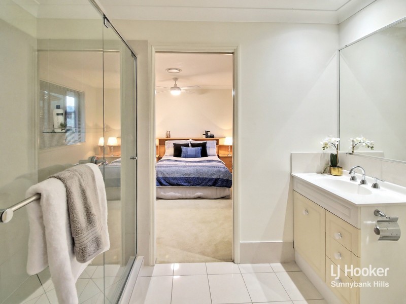 10 Azzure Street, Eight Mile Plains QLD 4113