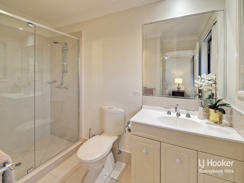 10 Azzure Street, Eight Mile Plains QLD 4113