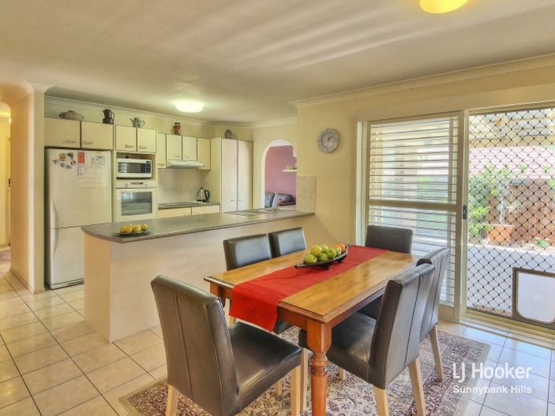 8 Scarlet Oak Place, Calamvale QLD 4116