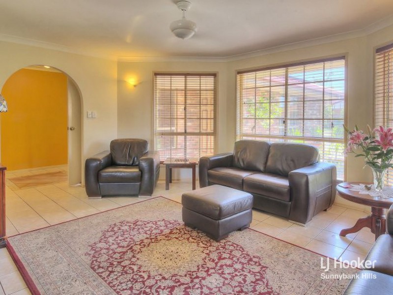 8 Scarlet Oak Place, Calamvale QLD 4116