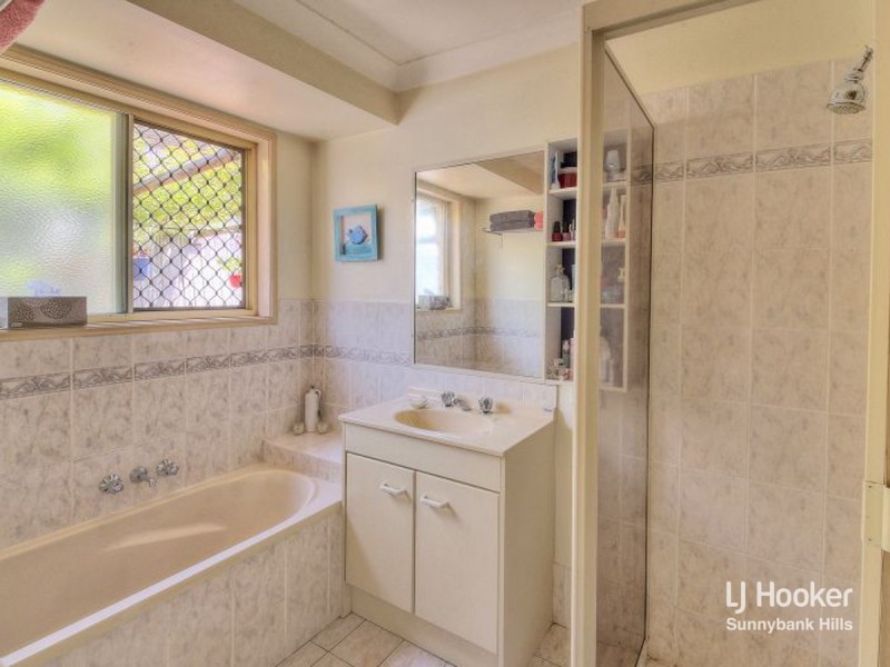 8 Scarlet Oak Place, Calamvale QLD 4116