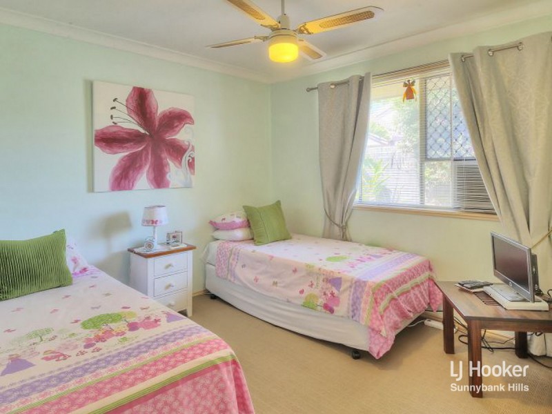 8 Scarlet Oak Place, Calamvale QLD 4116