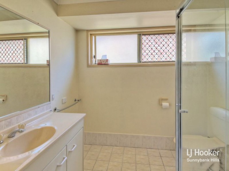 8 Scarlet Oak Place, Calamvale QLD 4116