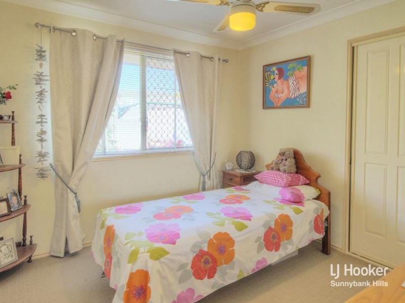 8 Scarlet Oak Place, Calamvale QLD 4116