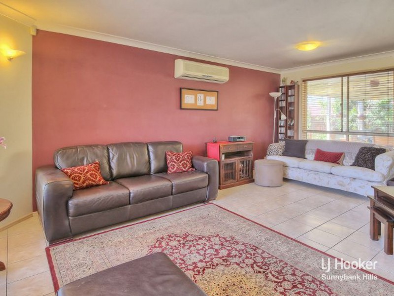 8 Scarlet Oak Place, Calamvale QLD 4116