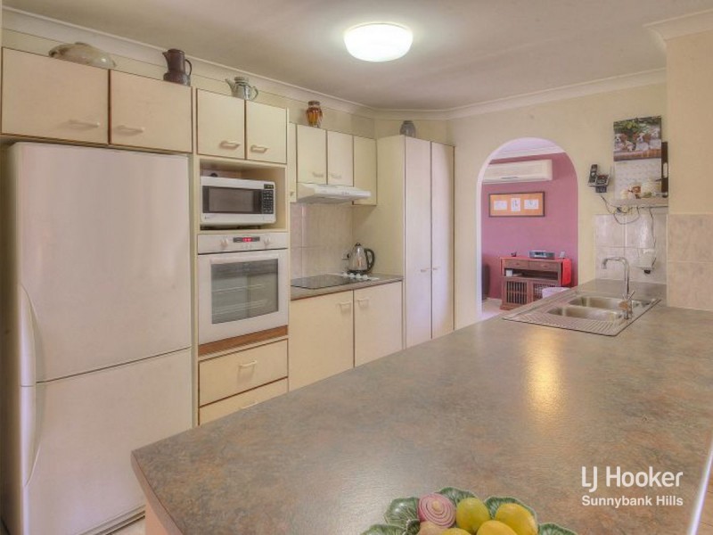 8 Scarlet Oak Place, Calamvale QLD 4116