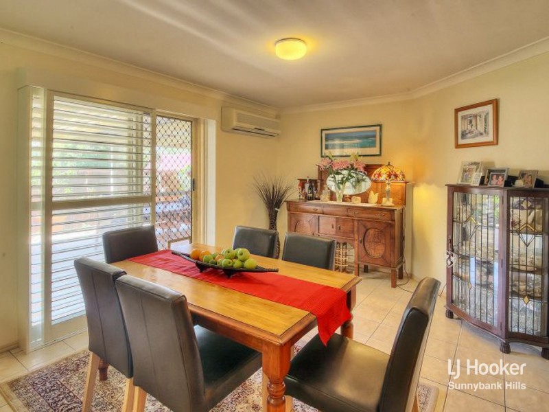 8 Scarlet Oak Place, Calamvale QLD 4116