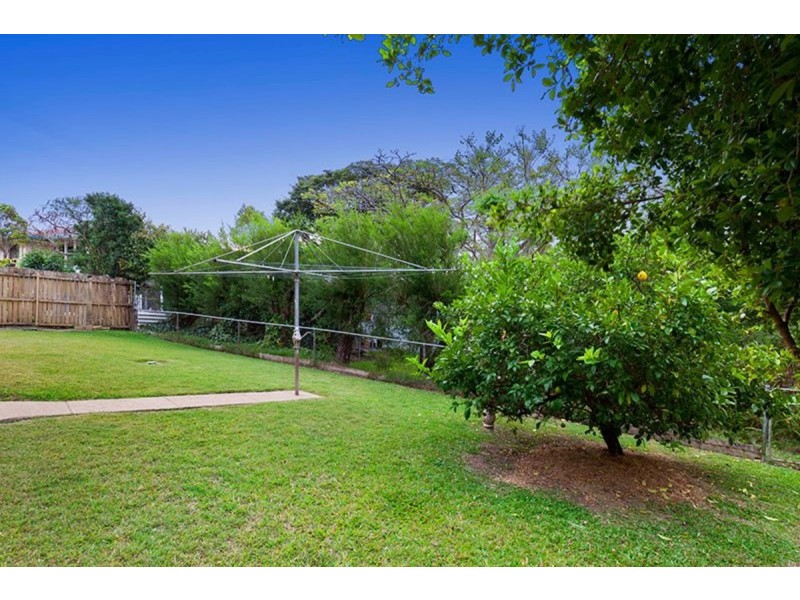 32 Liatoki Street, Mansfield QLD 4122