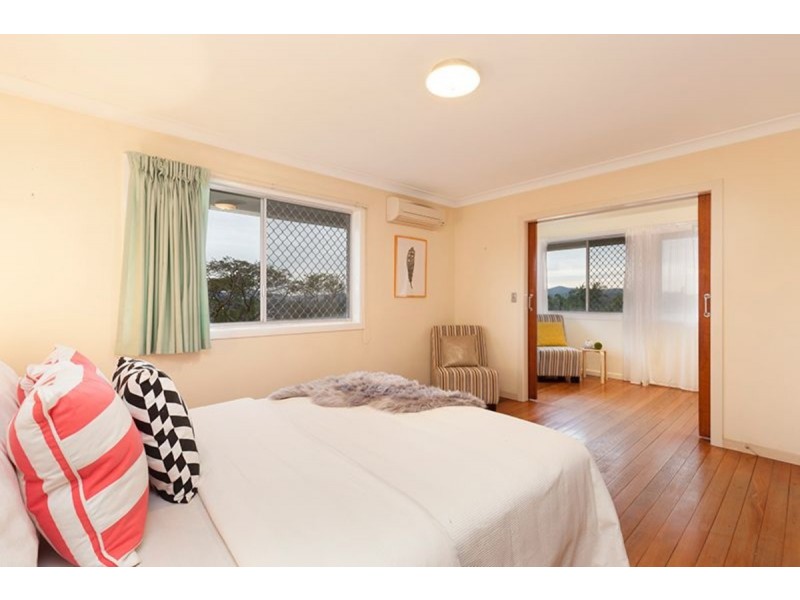 32 Liatoki Street, Mansfield QLD 4122