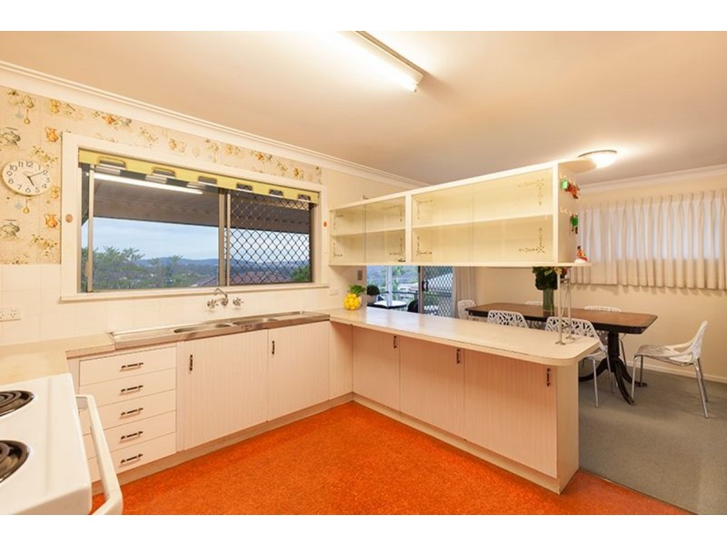 32 Liatoki Street, Mansfield QLD 4122