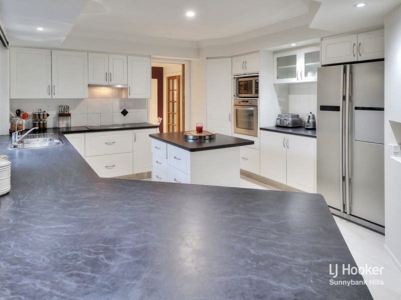 74 Blue Grass Crescent, Eight Mile Plains QLD 4113