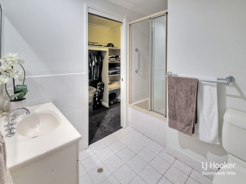 74 Blue Grass Crescent, Eight Mile Plains QLD 4113