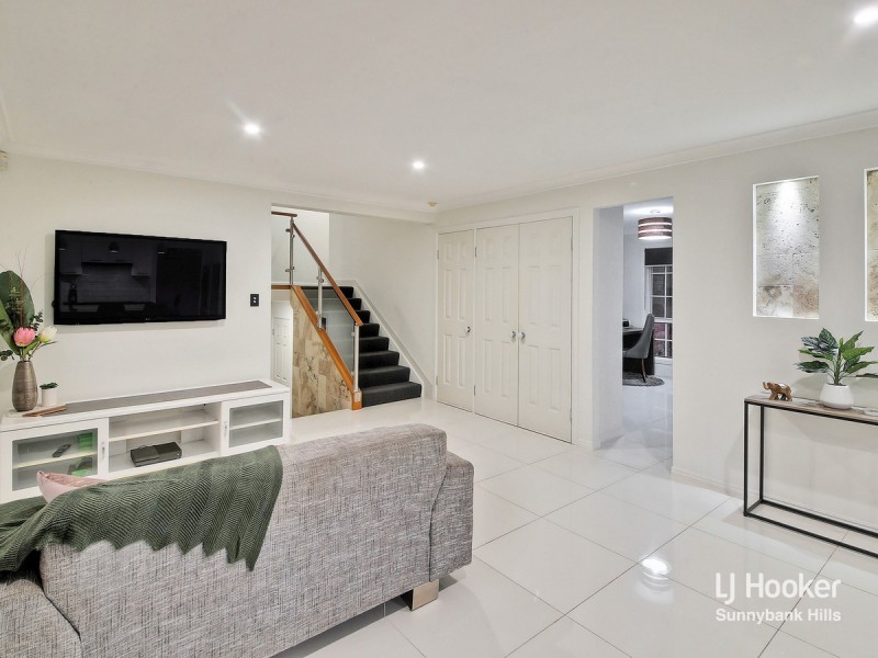 19 McKinley Court, Stretton QLD 4116