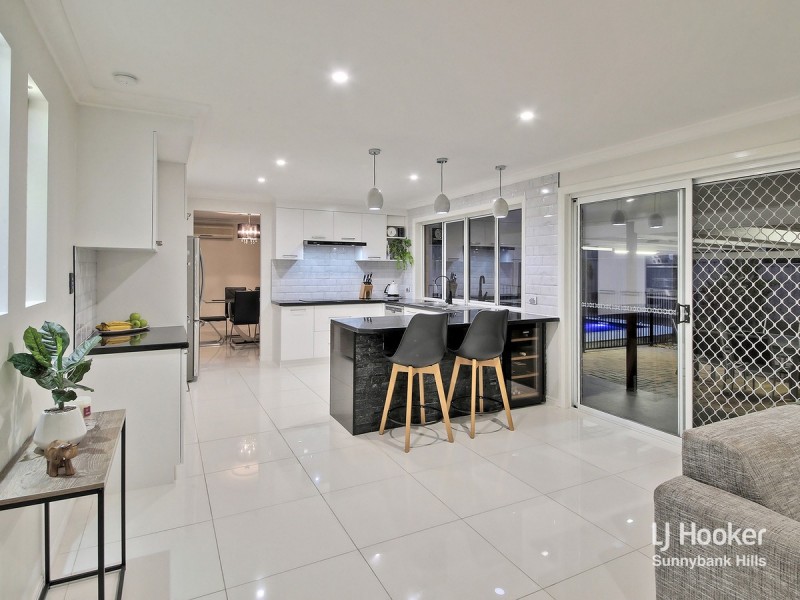 19 McKinley Court, Stretton QLD 4116