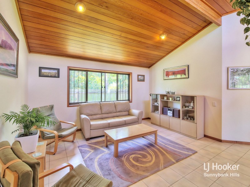 24 Redcedar Crescent, Calamvale QLD 4116