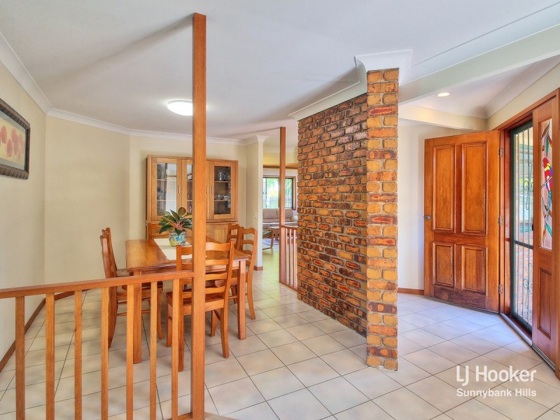 24 Redcedar Crescent, Calamvale QLD 4116