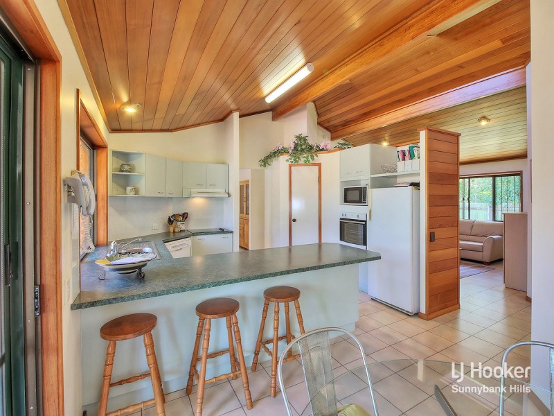 24 Redcedar Crescent, Calamvale QLD 4116