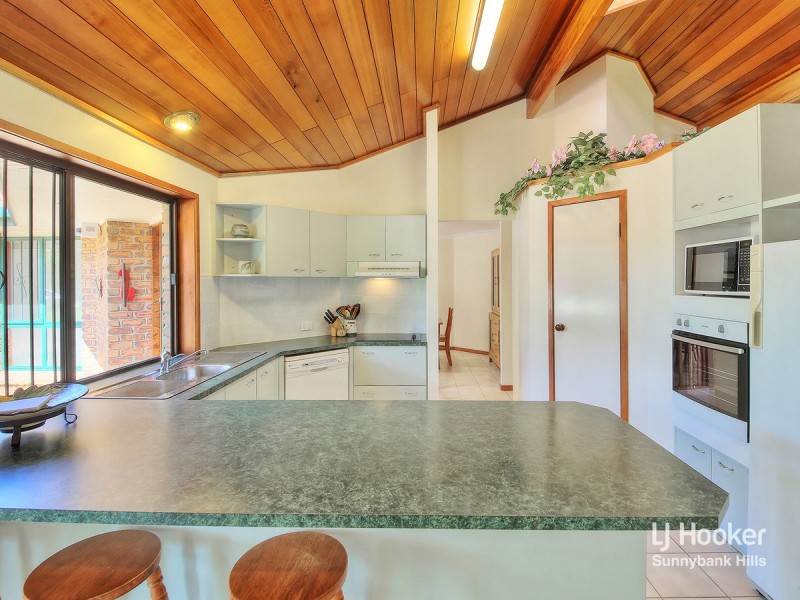 24 Redcedar Crescent, Calamvale QLD 4116
