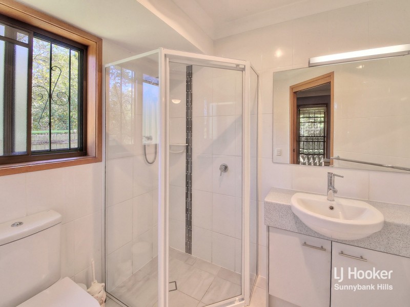 24 Redcedar Crescent, Calamvale QLD 4116