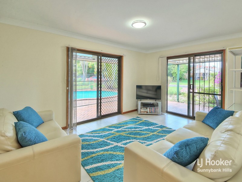 24 Redcedar Crescent, Calamvale QLD 4116