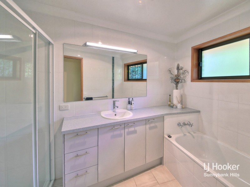 24 Redcedar Crescent, Calamvale QLD 4116