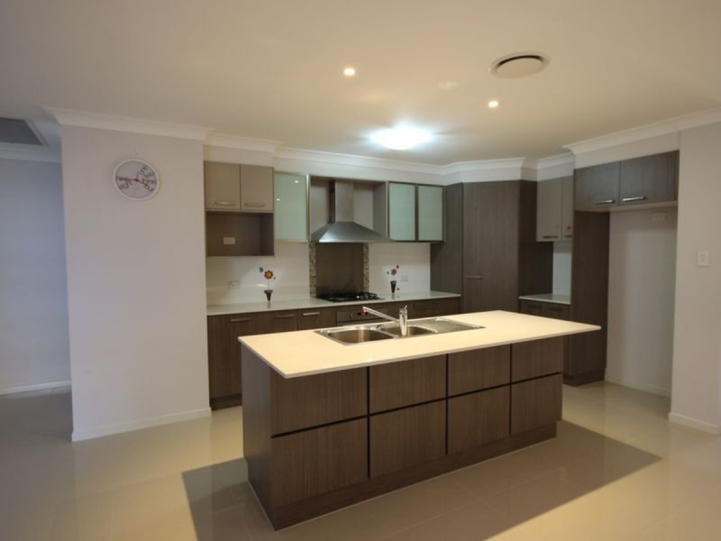 10 Harvey Place, Calamvale QLD 4116