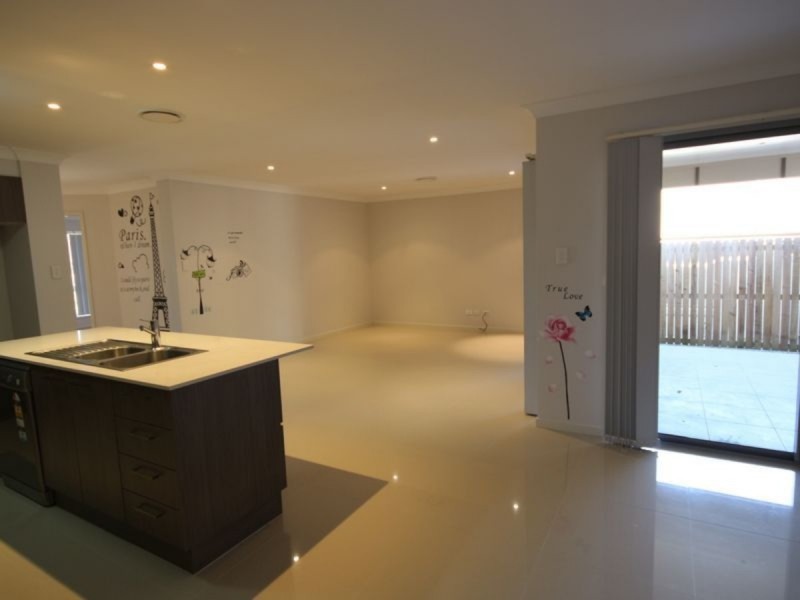 10 Harvey Place, Calamvale QLD 4116