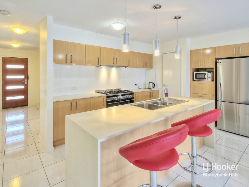 47 Hill End Avenue, Hillcrest QLD 4118