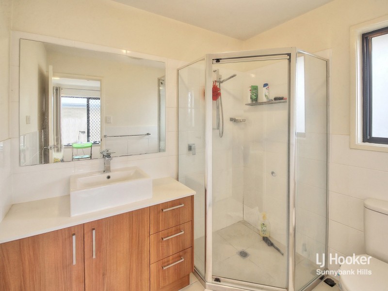 47 Hill End Avenue, Hillcrest QLD 4118