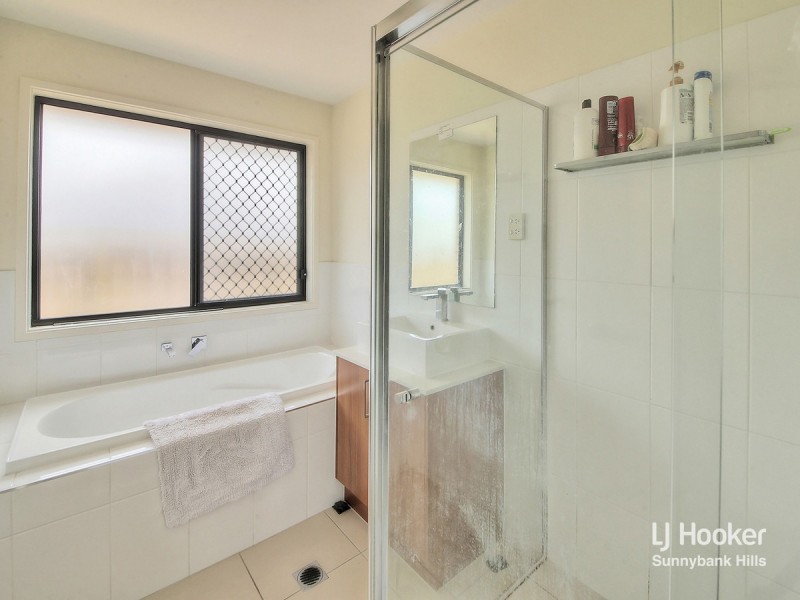 47 Hill End Avenue, Hillcrest QLD 4118