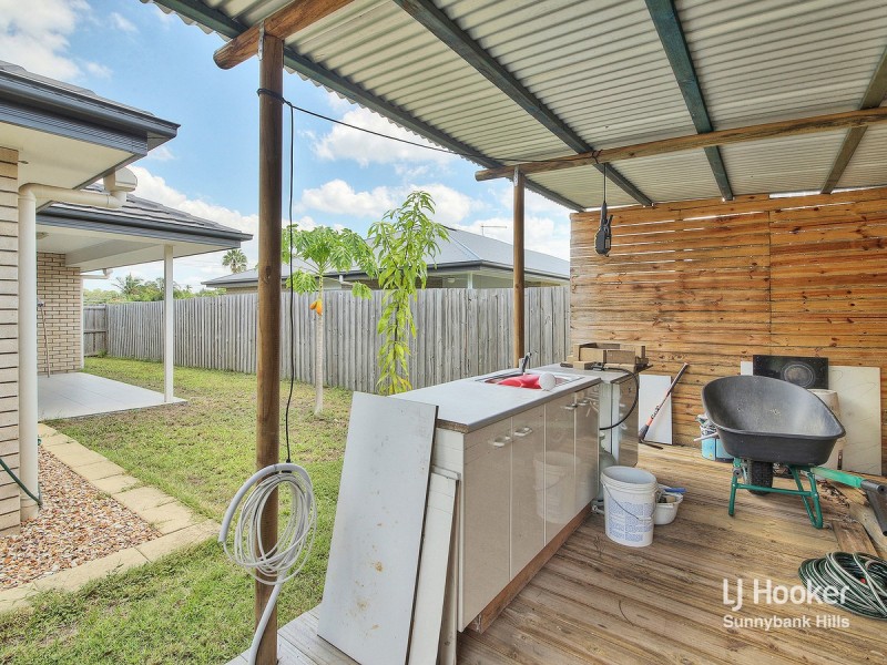 47 Hill End Avenue, Hillcrest QLD 4118