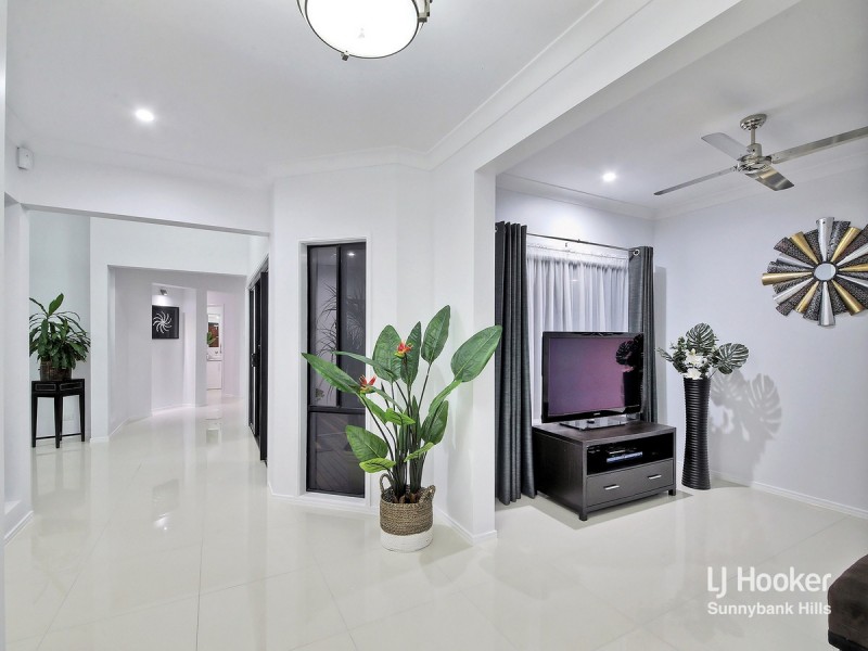 48 Juniper Circuit, Stretton QLD 4116